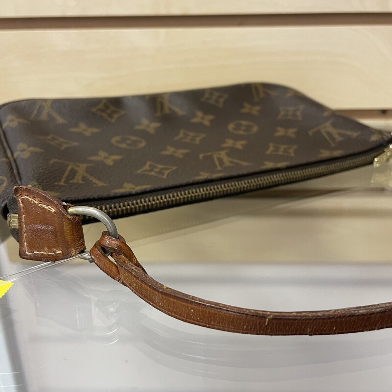 Sale!! was $449.99 NOW $359.99

LV Pochette As Is, Brown with LV Monogram, Replaced Zipper, Cracking and Staining on the Handle, Detatchable Handle, Some Staining on the Bottom of the Lining, Gold Plating Coming Off on the Hardware,
Size: 8.5 x 5 x 1.5 inches, 6 inch Strap Drop

*Additional shipping and insurance rates will apply. A separate invoice will be sent due to the value of this item.