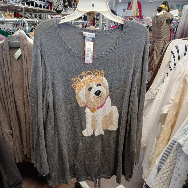 Cuteness overload. The little princess pup is living its best life on this comfy lightweight sweater in grey.