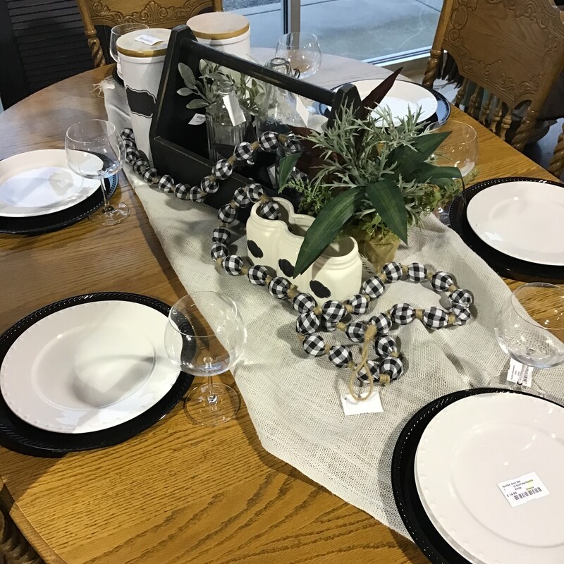 Amish Crafted
Oak Pedestal Table w/Clawfeet
6 Chairs
24inch Leaf
Great condition!

Dimensions: 48 (72) x 48 x 30