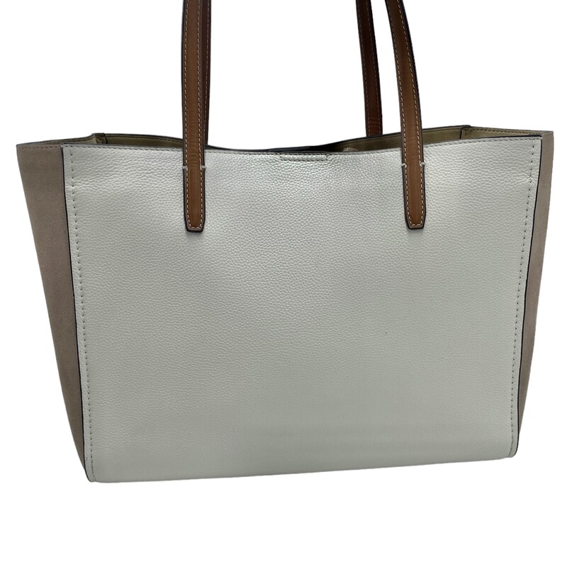 ToryBurch Carson Tote, Wht.Tan, Size: OS

condition: EXCELLENT. light wear to bottom corners. Dustbag included

14 x 11 x 5 inches
10in strap drop