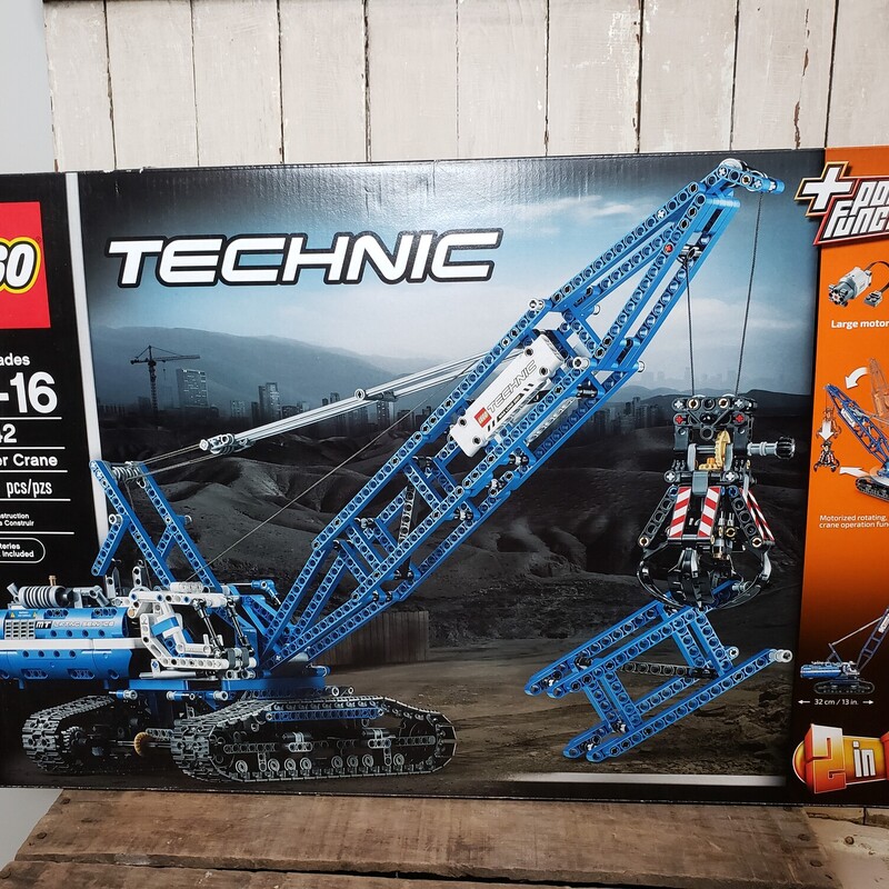 LEGO Technic Crawler Crane 42042, Used and in good conditon. Built by an adult for display collection.