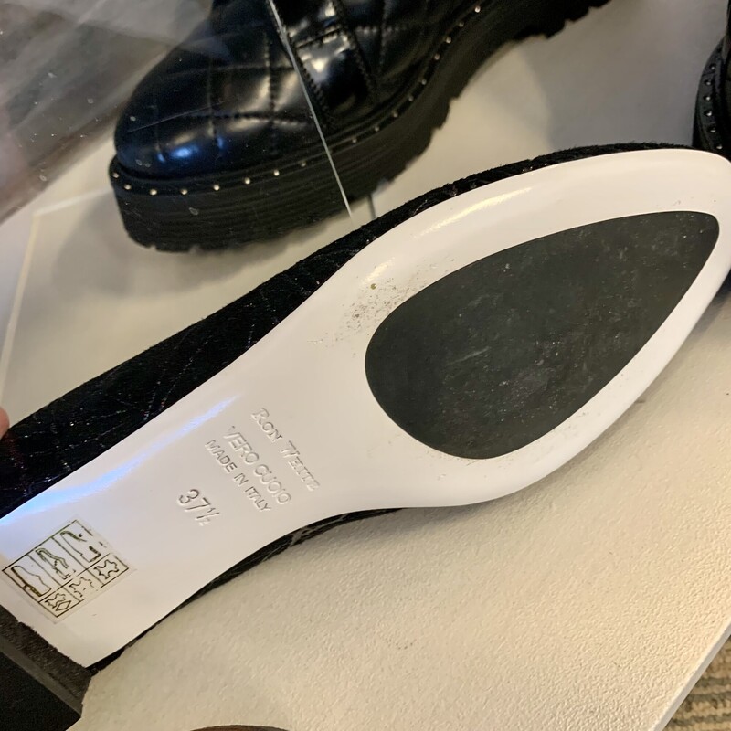 Ron White LU Shoe,<br />
Colour: Black Silver scrible,<br />
Size: 37.5 /  7