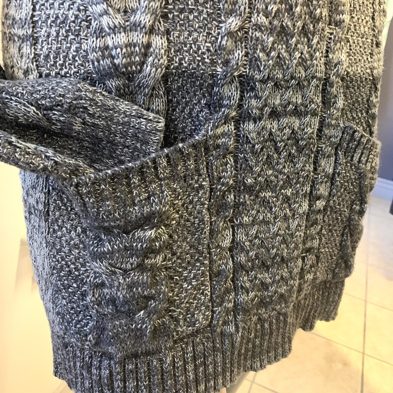 Jeanne Pierre Sweater,
Colour: Beige Grey heather,
Size: Large, (longer body - would work for a Medium as well)
Material: 100% cotton