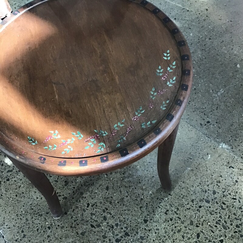 Vintage Painted Chair by Local Artist
Medium Brown
Flowers on seat
Round seat
Curved back

Dimensions: 16x17x34