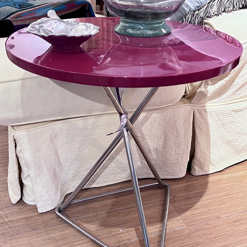 Cute Accent Table
Size: 21x22
