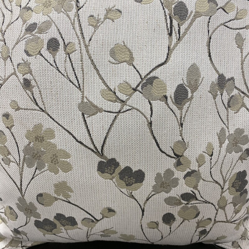 Gray Floral Pillow, Gray/Wht, Size: 18x18 In