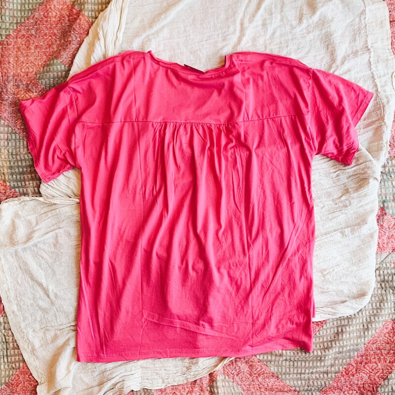 These comfy pocket tees are perfect for everyday wear! Dress them up or dress them down, and stay comfy!
