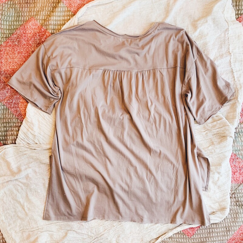 These comfy pocket tees are perfect for everyday wear! Dress them up or dress them down, and stay comfy!