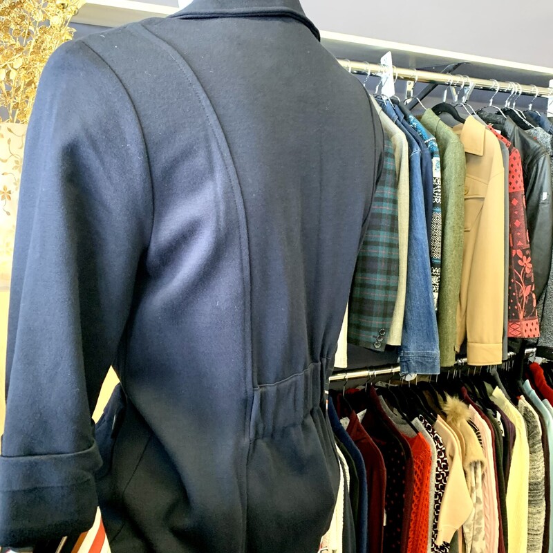 Studio Mode Blazer Jersey,<br />
Colour: Navy,<br />
Size: Medium,<br />
2/3 Sleeve,<br />
Jersey Material,<br />
Part of our winter sale