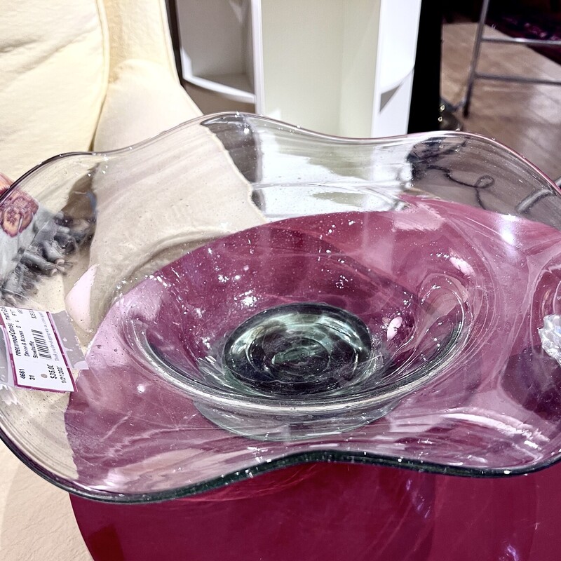 Glass ruffle edge bowl
Size: 6in17in