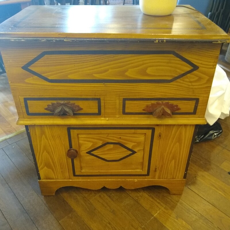 EastLakeOakLeaf Commode