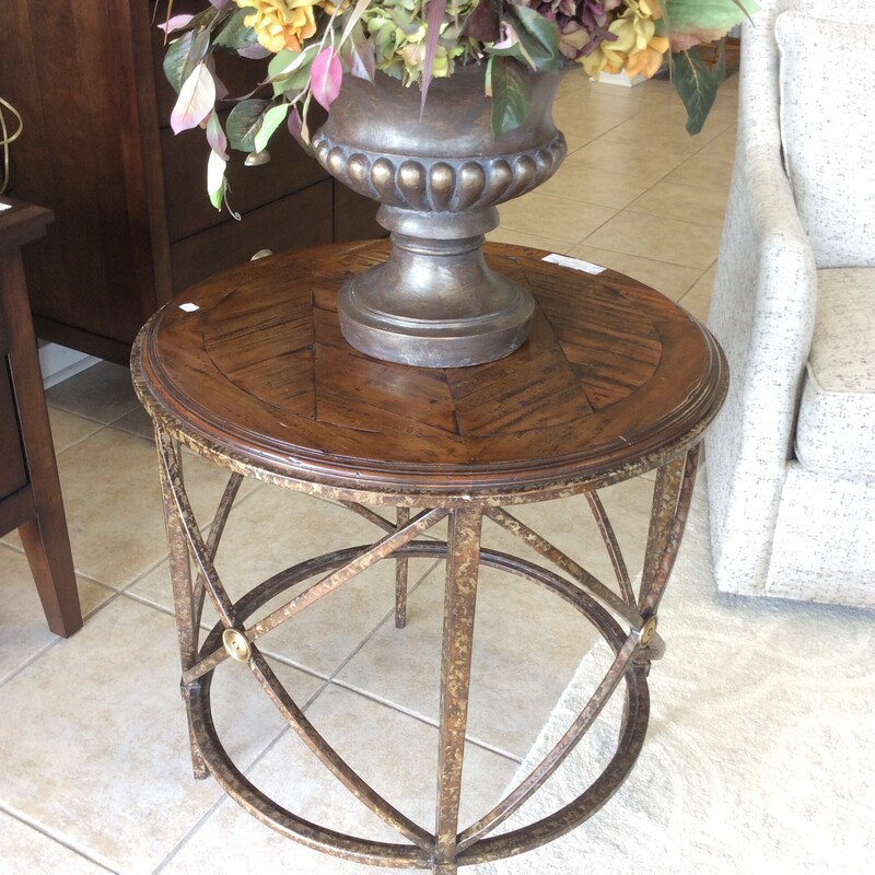 This is a beautiful dark metal and faux wood round accent table.