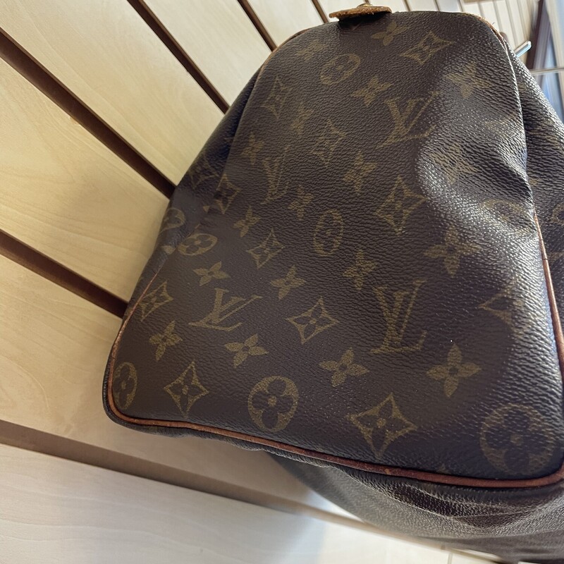 Reduced now to 269.99!!!! Was $449.99<br />
<br />
L. V.  Speedy 35 Purse with Lock and Key As Is, Brown Logo Monogram Coated Canvas with Canvas Interior, Several Stains Throughout the Interior Lining, One Small Interior Pocket - Has Staining and Leather Opening is Cracked, Water Marks and Cracking on the Leather Exterior Handles and Piping, Torn and Cracked Leather on the Zipper Pull Tabs and the Zipper<br />
<br />
Size: 13.75x7x8.5 inches<br />
<br />
Reduced now to 269.99!!!!<br />
<br />
*Additional shipping and insurance rates will apply. A separate invoice will be sent due to the value of this item.