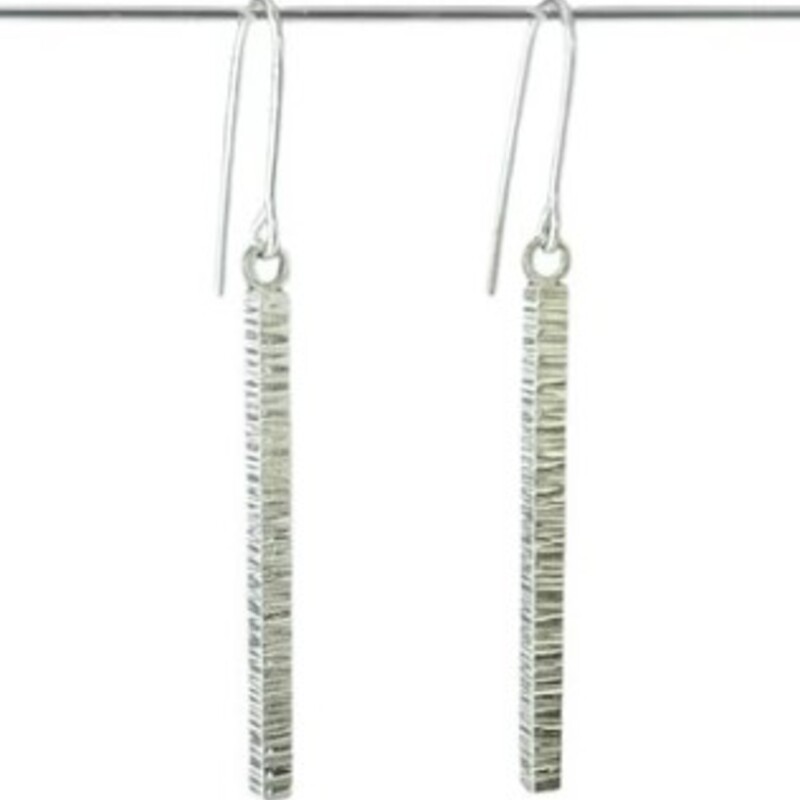 Bar Drop Earrings,

Minimal bar drop earrings. Easy to wear minimal earrings. Perfect for every day!

Argentium sterling silver (tarnish resistant).

2 1/4 (57mm) long including ear wires x 1/8 (3mm).

CT Designer and Metalsmith