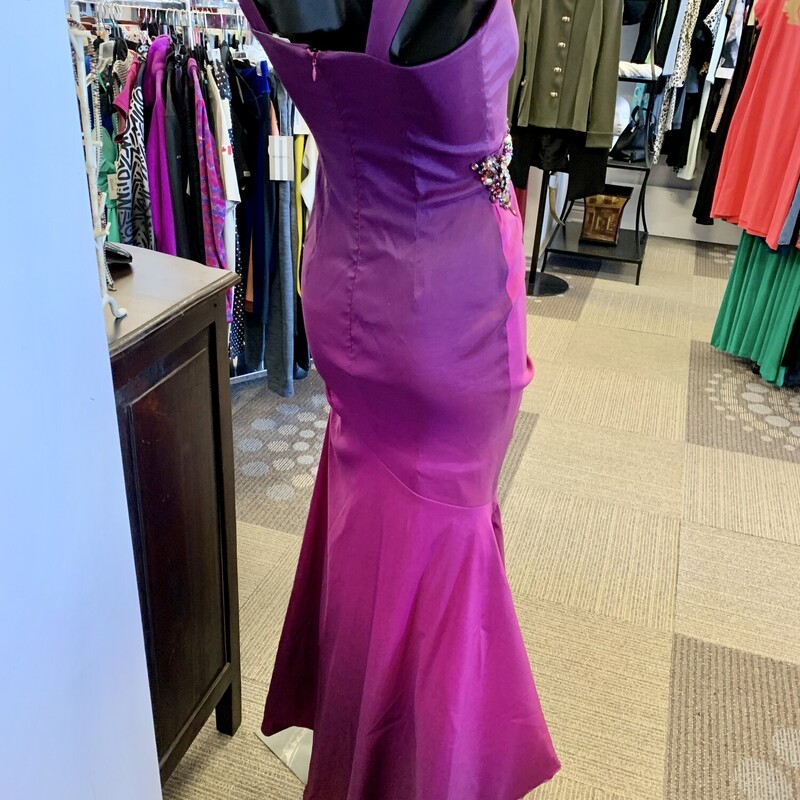 Alfabeta Gown Mermaid,
Colour; Magenta,
Size: XSmall,
Armpit to Armpit; 15\" ,

Please contact the store if you want this item shipped,