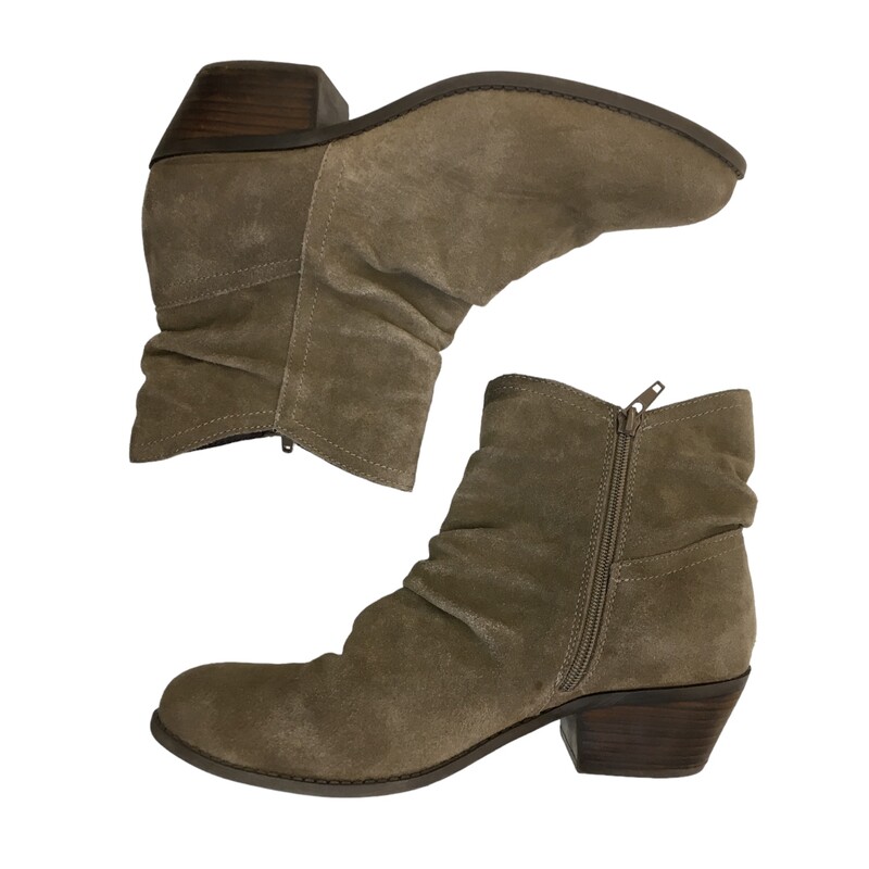Shoes (Tan/Boots), Womens, Size: 9<br />
<br />
Located at Pipsqueak Resale Boutique inside the Vancouver Mall or online at:<br />
<br />
#resalerocks #pipsqueakresale #vancouverwa #portland #reusereducerecycle #fashiononabudget #chooseused #consignment #savemoney #shoplocal #weship #keepusopen #shoplocalonline #resale #resaleboutique #mommyandme #minime #fashion #reseller                                                                                                                                      All items are photographed prior to being steamed. Cross posted, items are located at #PipsqueakResaleBoutique, payments accepted: cash, paypal & credit cards. Any flaws will be described in the comments. More pictures available with link above. Local pick up available at the #VancouverMall, tax will be added (not included in price), shipping available (not included in price, *Clothing, shoes, books & DVDs for $6.99; please contact regarding shipment of toys or other larger items), item can be placed on hold with communication, message with any questions. Join Pipsqueak Resale - Online to see all the new items! Follow us on IG @pipsqueakresale & Thanks for looking! Due to the nature of consignment, any known flaws will be described; ALL SHIPPED SALES ARE FINAL. All items are currently located inside Pipsqueak Resale Boutique as a store front items purchased on location before items are prepared for shipment will be refunded.