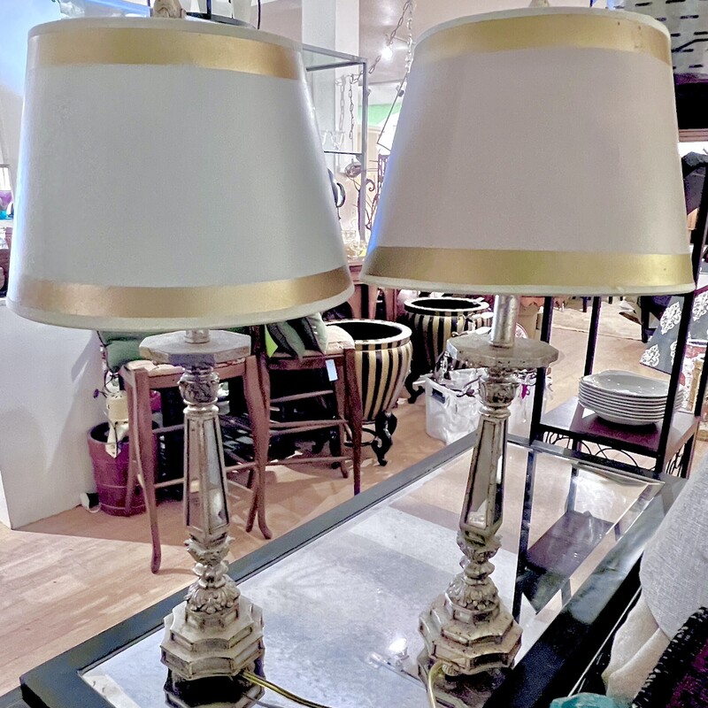Lamp Table Mirrored, Gold, Size: 24in H
Matching Lamp Available (AS IS), $46   #5185