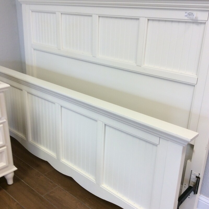 This King size Headboard / Footboard with two nightstands by Bassett is done in a white painted finish with beadboard insets.
