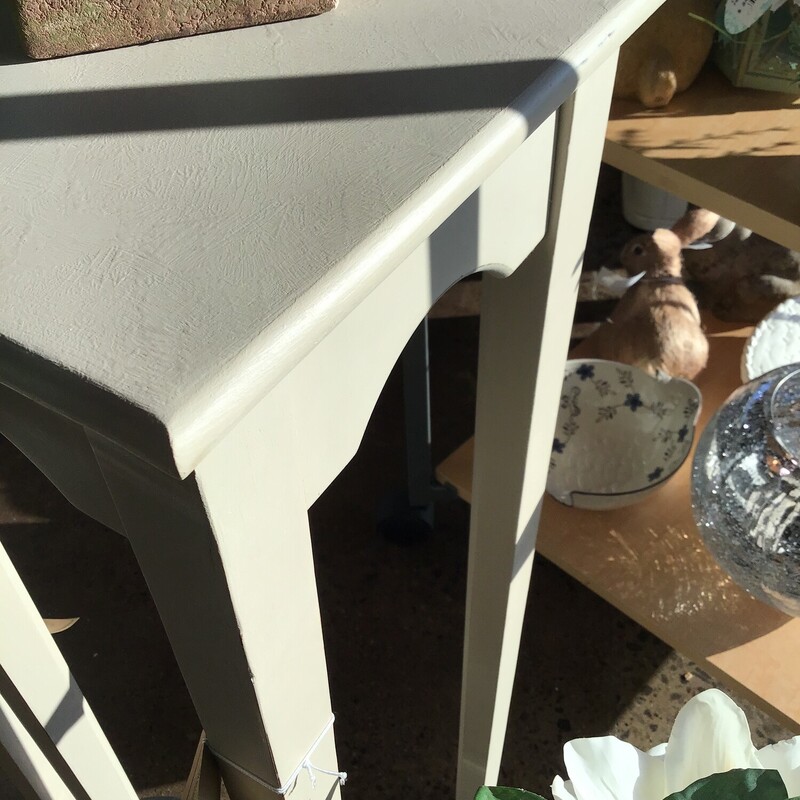 A unique accent table pianted by a local artist. It is painted in the Country Chic piant in the  Soiree color. This smaller sized table is perfect to fit in any home. It will be great to display some decor or even place a plant on!

Dimensions: 11 L x 11 W x 33 H