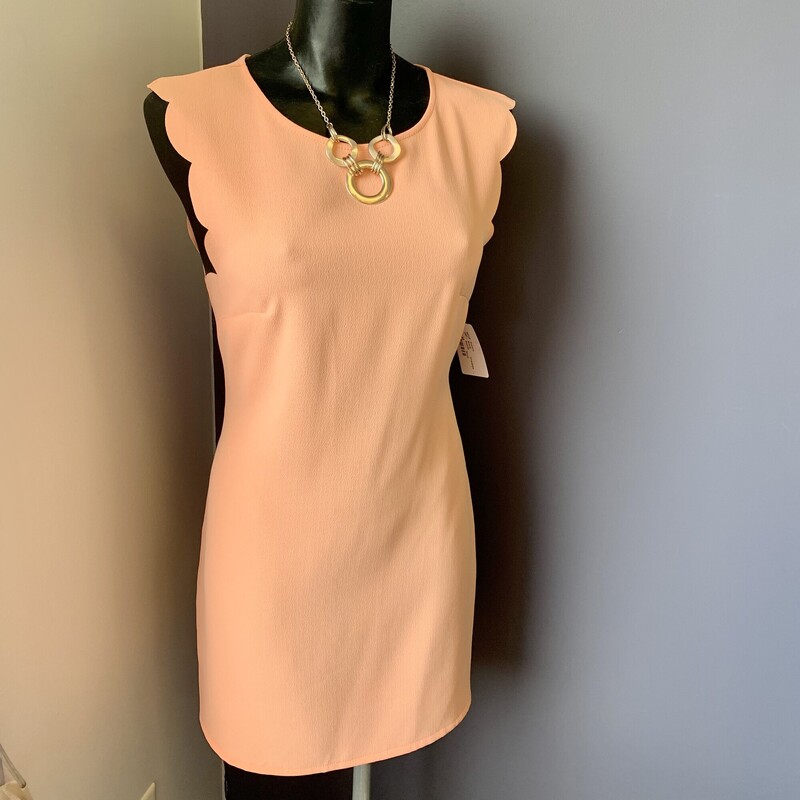 Everly Dress,
Colour: Peachy,
Size: Small,
With scalloped arm holes
