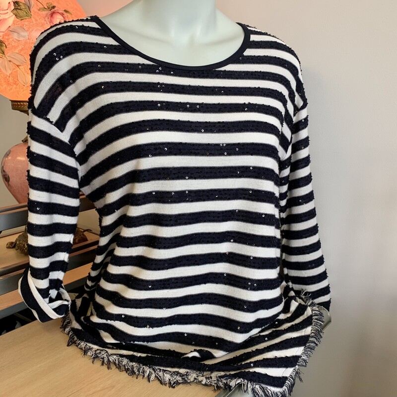 Picadilly Top Stripe,
Colour: Navy Cream white,
Size: Medium,
With casual hem line