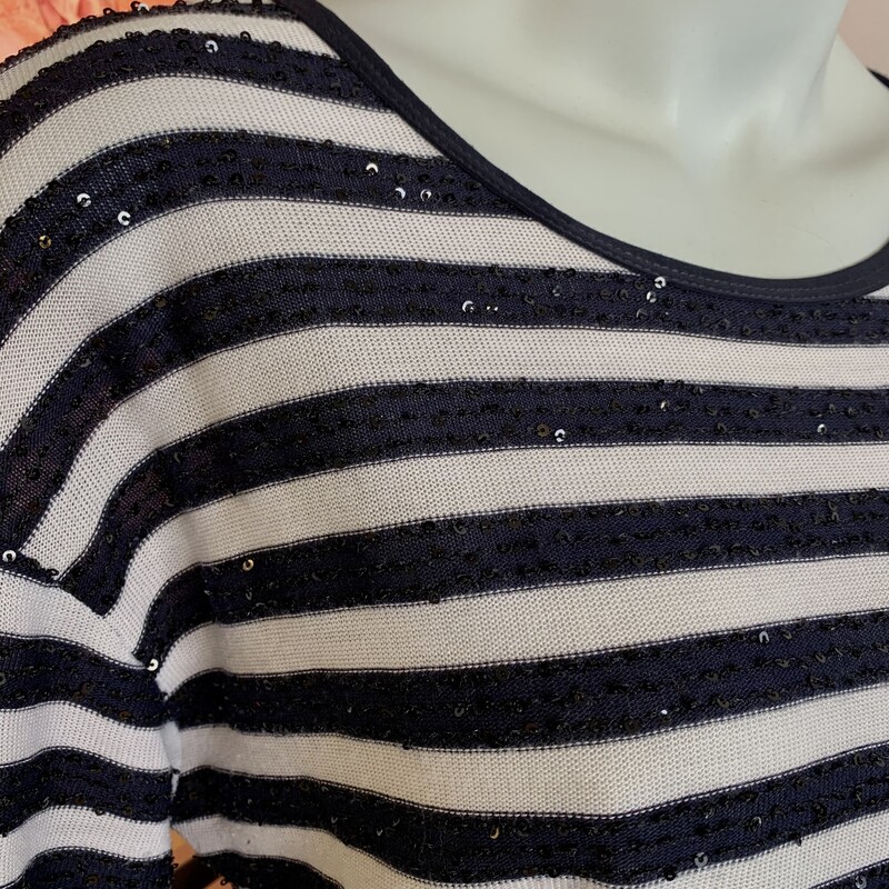 Picadilly Top Stripe,
Colour: Navy Cream white,
Size: Medium,
With casual hem line