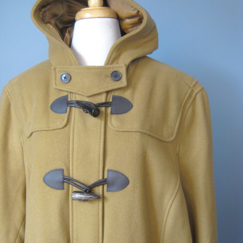 Lands End Duffel, Camel, Size: 3X
fabulous classic duffel coat from Lands end in camel.
Faux horn toggle closure and also a zipper closure
beautifully finished on the inside
hood
big pockets with buttons
68% wool
20% nylon
12% recycled cashmere.

excellent condition, except alas, a spot of moth damage on the front as shown in one of my photos.

Marked size 26 here are the interior flat measurements
armpit to armpit: 30
waist area: 29
width at hem when zipped closed: 33.25

Thanks for looking!
#55986