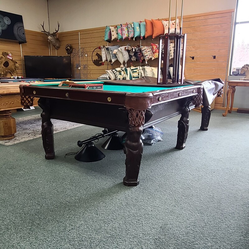 POOL TABLE + ACCESSORIES