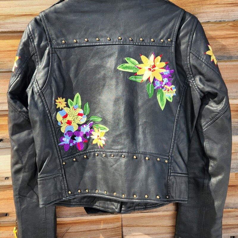 A classic Nicole Miller Artelier Leather Moto Jacket<br />
Black Biker style Jacket Embellished with Flowers and Studs<br />
Zipper Sleeve, two flap pockets - one zipper pocket<br />
Size Small<br />
Pit to Pit 19.5 inches<br />
Pit down sleeve 19 inches<br />
Waist 17 inches across<br />
Pit down to wait 12 inches<br />
RARE FIND<br />
RETAIL $900<br />
LIKE NEW