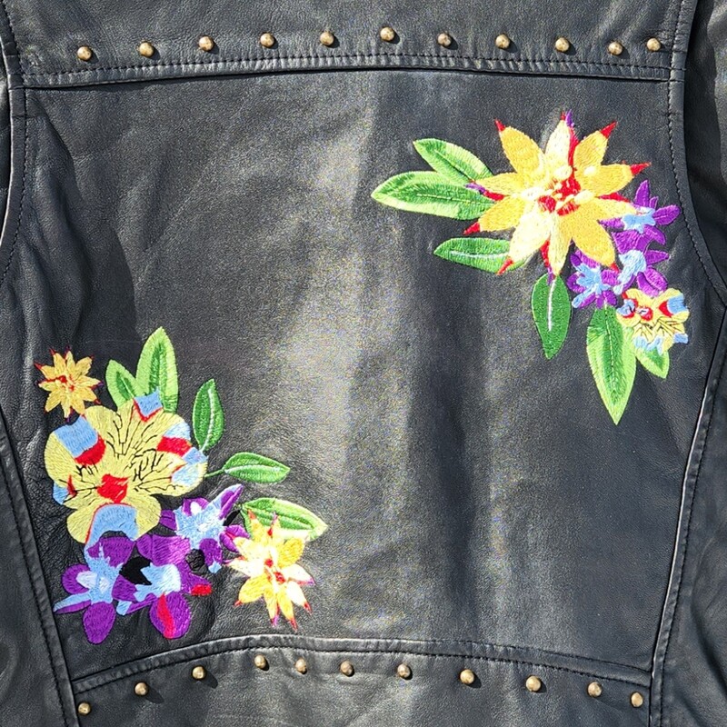 A classic Nicole Miller Artelier Leather Moto Jacket<br />
Black Biker style Jacket Embellished with Flowers and Studs<br />
Zipper Sleeve, two flap pockets - one zipper pocket<br />
Size Small<br />
Pit to Pit 19.5 inches<br />
Pit down sleeve 19 inches<br />
Waist 17 inches across<br />
Pit down to wait 12 inches<br />
RARE FIND<br />
RETAIL $900<br />
LIKE NEW