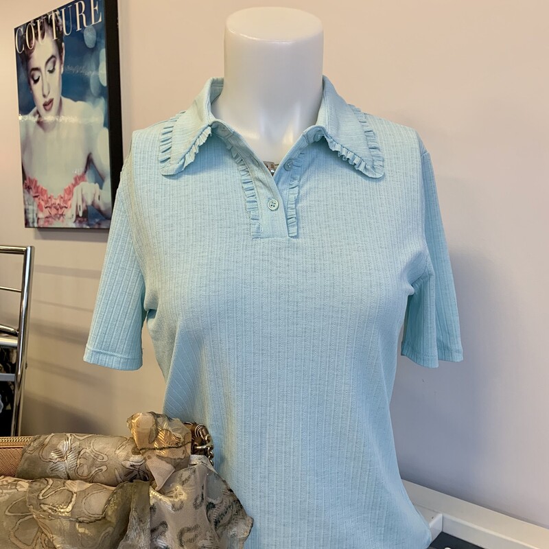 Suzy Shier NWT Top,
Colour: Iceblue,
Size: Small