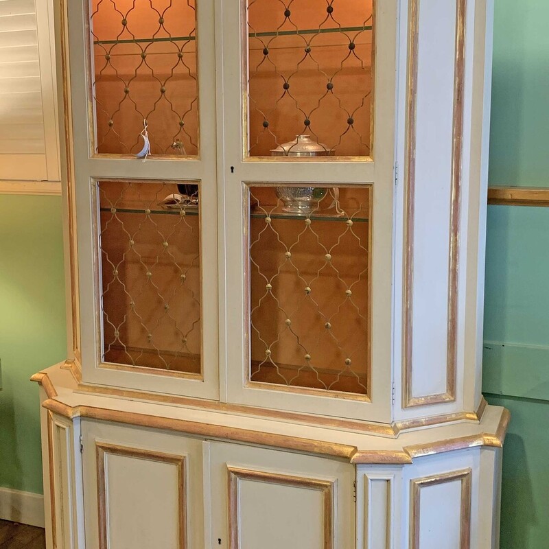 Cream/Gold China Cabinet with Beautiful Detailing on Cabinet Front

53x18x83