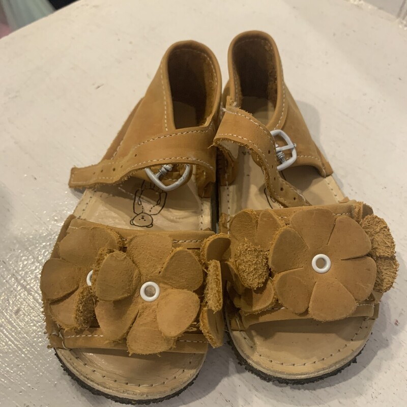 *Bear Feet Sandal, Size: 9