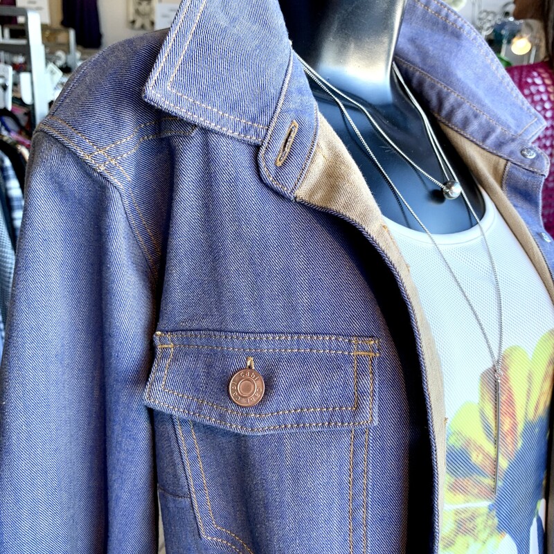 Cabi NWT Blouse Jacket,<br />
Colour: Blue grey,<br />
Size: Large,<br />
With rounded hem,<br />
Most comfortable stretch fabric,<br />
Perfectly finished