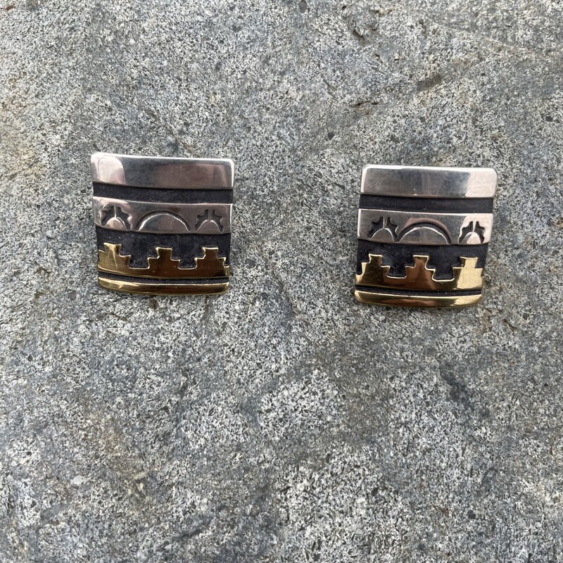 Thomas Singer Earrings
.925 &14K
Renowned Native American Navajo artist Thomas Singer of Winslow, Arizona, are a wonderful example of modernist southwest jewelry design.