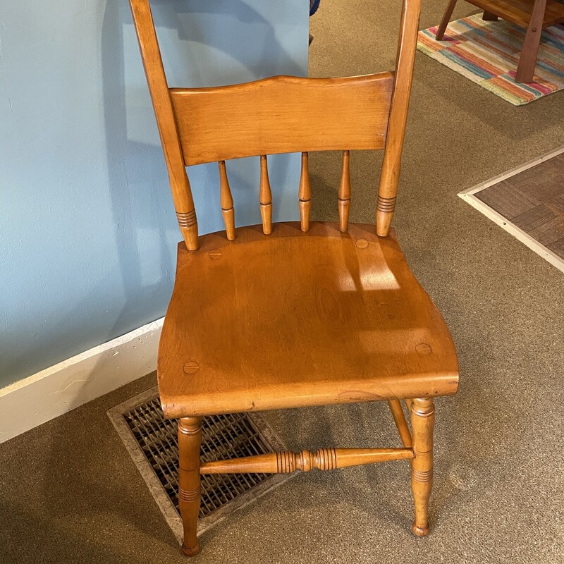 Old Meeting House Maple Chair

Stamped bottom, made in Winchendon, MA

Circa 1950-1960 in great shape
34.5 inches High, 17.5 inches Wide, 16 inches Deep
