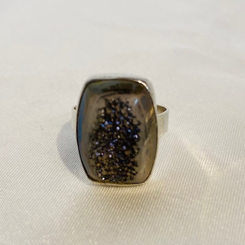 925 Druzy Geode Ring
Purple Silver Size: 7.25