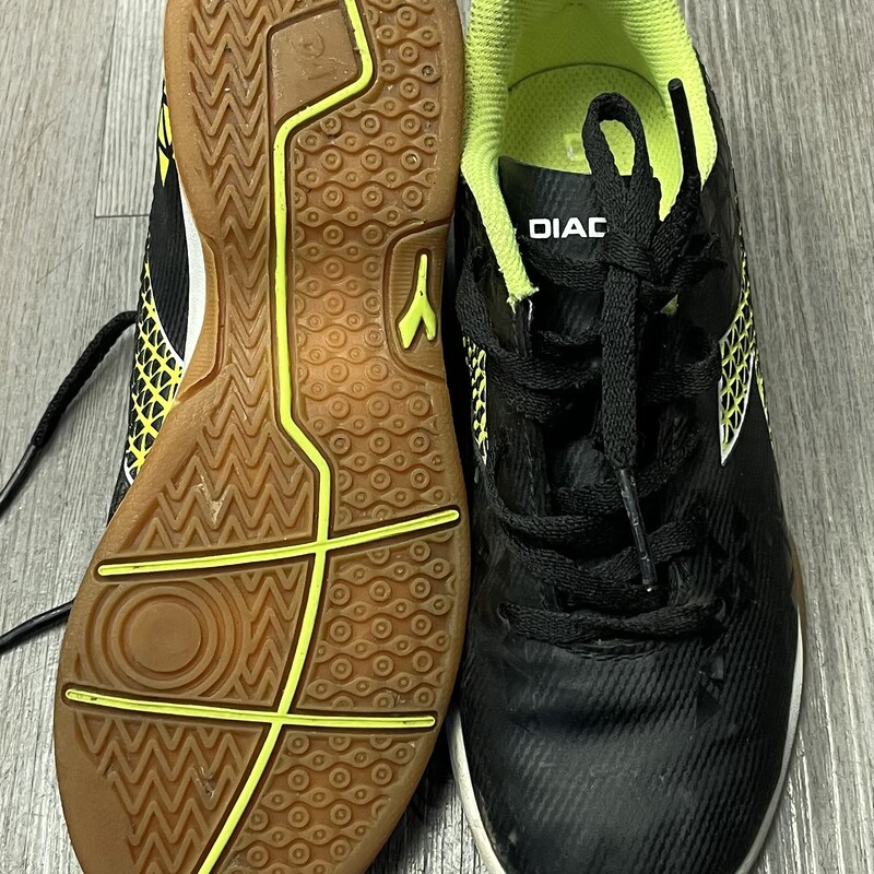 Diadora Indoor Soccer Cleats  Black/ Lime Size: 3Y