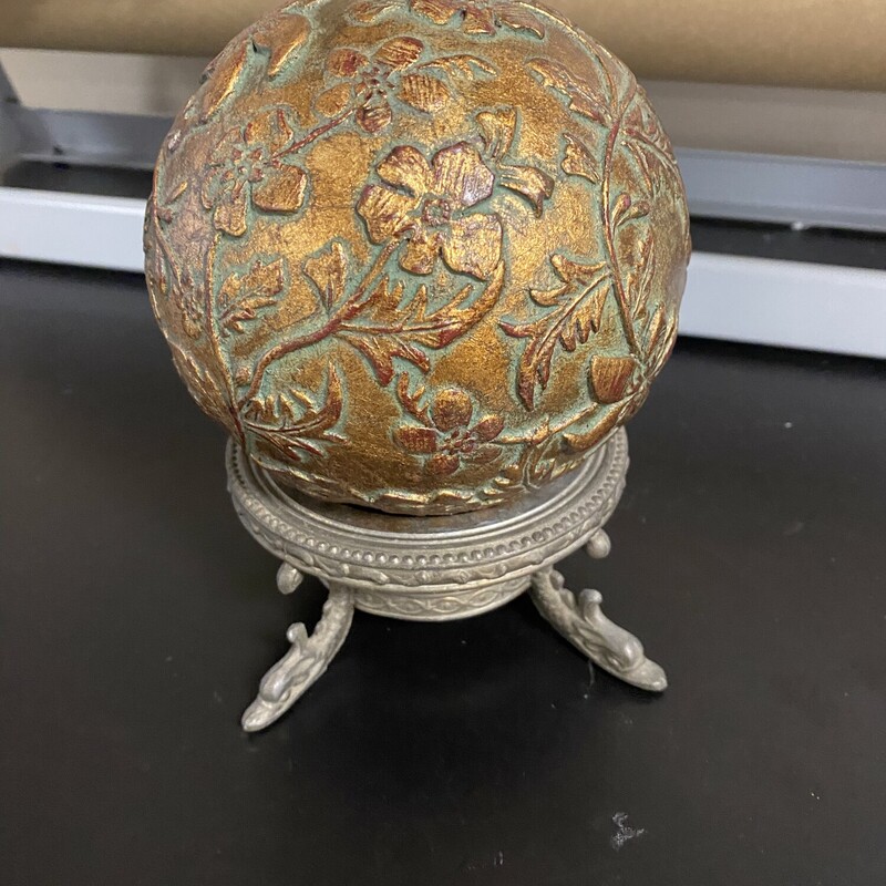 Embossed  Ball on Stand, Grn/Gold, Size: 5 Inch
