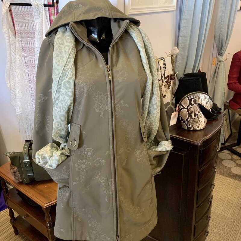 Lole Soft Shell Coat,
Colour: Olive Moss,
Size: Medium,

Please contact the store if you want thisitem shipped.