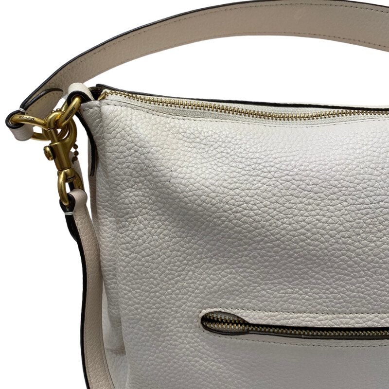COACH Cary Shoulder Bag<br />
Pebbled White<br />
Size: Crossbody<br />
Two Corners Have Some Wear See Photos