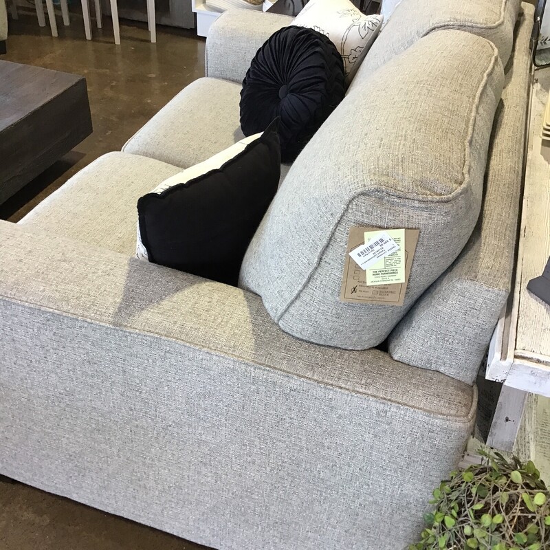 This beautiful neutral loveseat is in excellent condition and very comfortable! It features 2 flippable seat cushions and stationary back cushions. The fabric is a gray/cream tweed. Great piece for your family room, game room or living room.<br />
Dimensions are 63 in x 39 in x 38 in