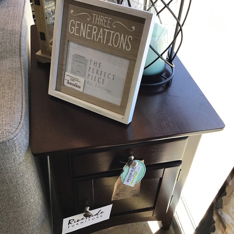These end tables are perfect for either side of your sofa or loveseat. They are finished on all four sides and feature a drawer (dovetailed) and cabinet door for your storage needs.<br />
Dimensions are 18 in x 24 in x 23 in