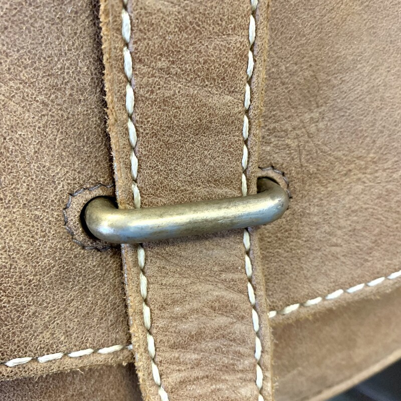 Roots Side Saddle Tribe,<br />
Colour: Tan,<br />
Size: Large,<br />
In perfect condition - only the front bracket is loosing the brass teint.<br />
<br />
Please contact the store if you want this item shipped.