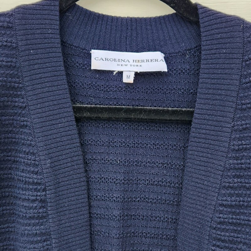 Carolina Herrera New York Navy Cardigan Size M
Merino Wool made in Italy
Pit to Pit 17 inches across
Pit down sleeve 13.5 inches
Down the back 17 inches
EUC
Retail $600