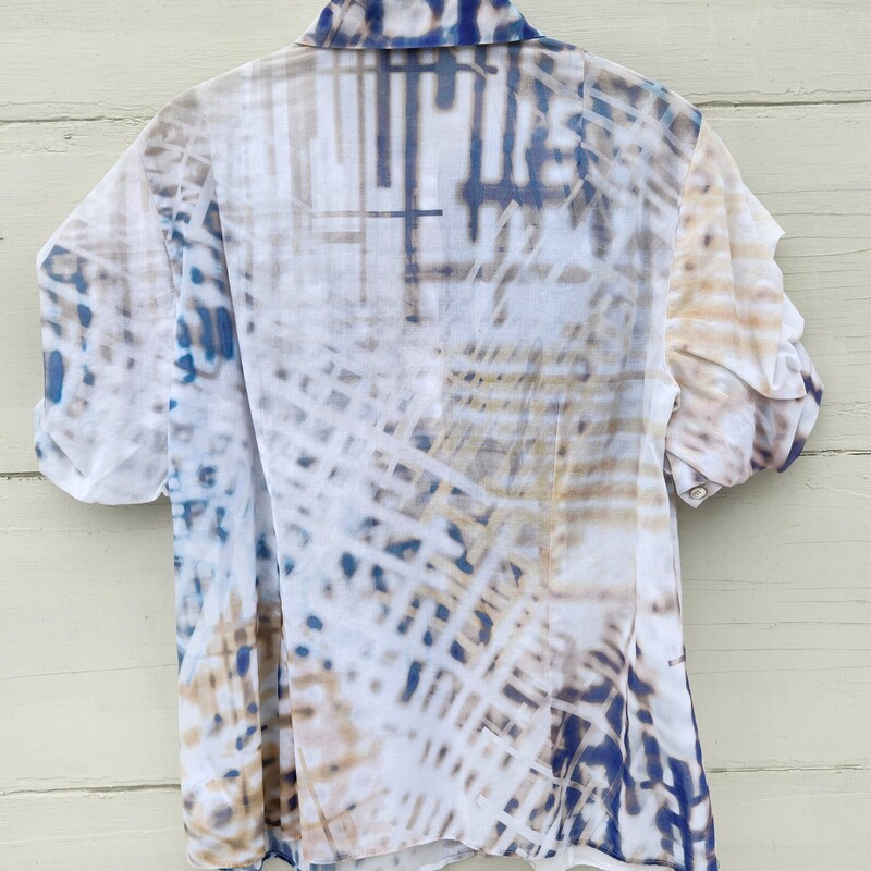 Akris Sheer Blouse Layered Short Sleeves Blouse Size 10 US
Off white cotton Blouse with Blue and Tan abstract design
Hidden front button down
Pit to Pit 20 inches
Pit down sleeve 4 inches
Waist 19.5 inches across
Down the back 25 inches
EUC
Retail $1200