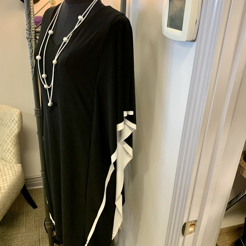 Joseph Ribkoff Dress,
Colour: Black and white,
Size: Medium