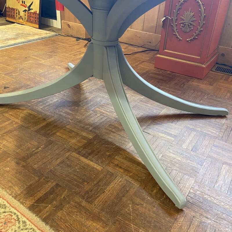 Oval Cherry Dining Table<br />
<br />
Size: 60x42x30