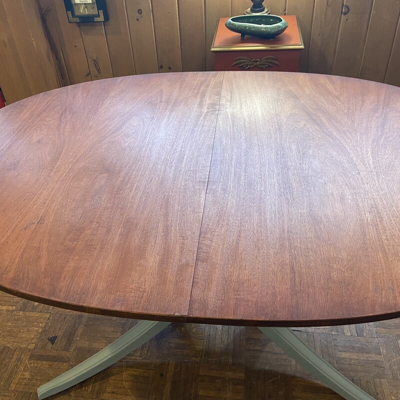 Oval Cherry Dining Table

Size: 60x42x30