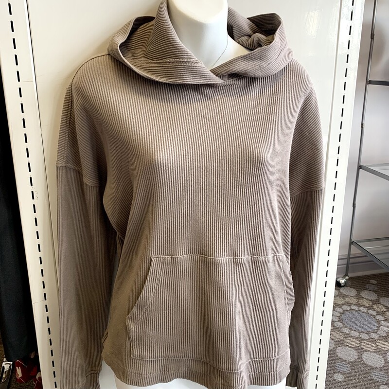 Roots Hoodie,
Colour:Taupe,
Size: Medium